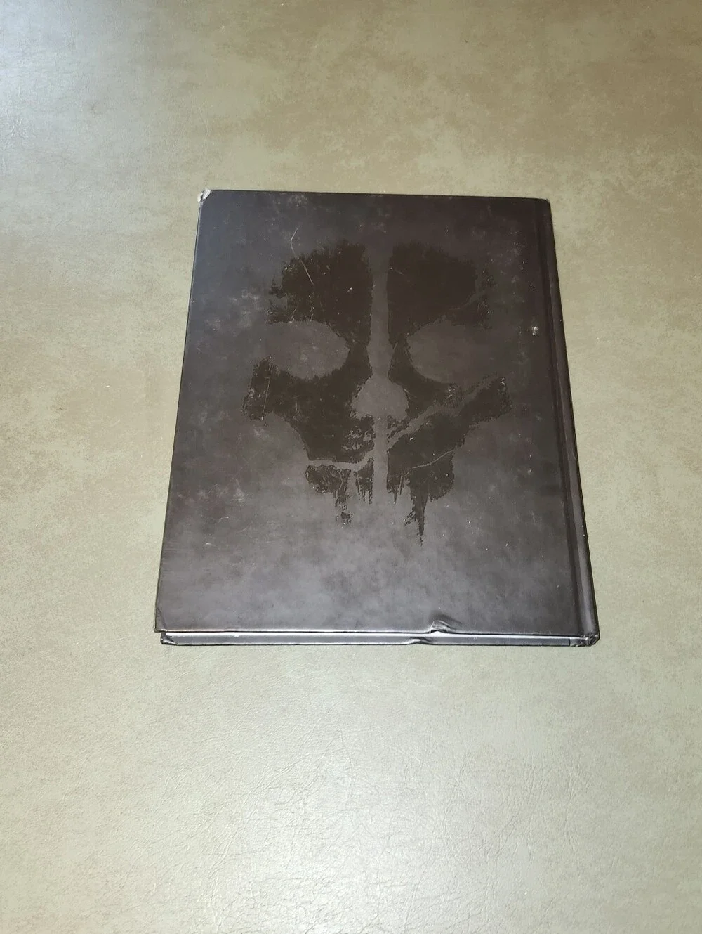 Call of Duty: Ghosts Limited Edition Strategy Guide - Black & White Skull Cover